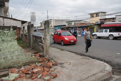 En este lugar quedaron los cuerpos de los supuestos sicarios.