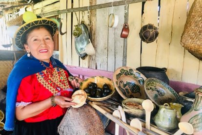 Las artesanías, objetos en metales y la alfarería, son parte del atractivo de Chordeleg