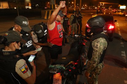 Últimamente se realizan operativos de control por el sector. La gente pide uniformados de civil.