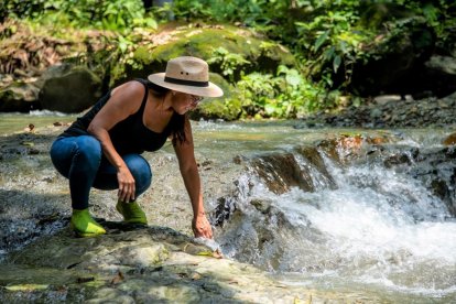 A unos 10 minutos de Montañita se puede disfrutar del encanto natural de Dos Mangas.