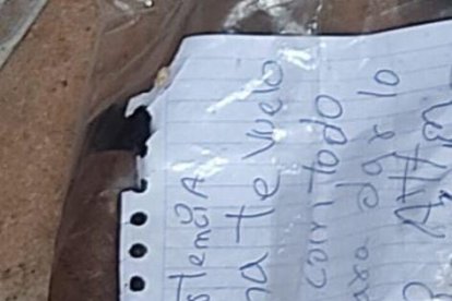 Una nota con el taco de dinamita fue levantado en el sitio.