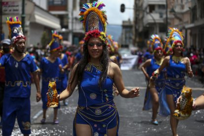 Grupos indígenas, de estudiantes y pobladores de la provincia de Chimborazo se congregaron en el centro de Riobamba para celebrar.