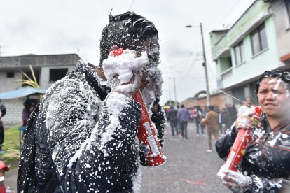 No había contemplaciones, al que caía lo llenaban de espuma, anilina y huevo.