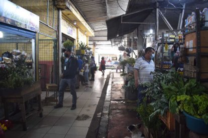 El callejón que está junto al coliseo central de Quevedo es concurrido por personas que son devotas de la Niña Blanca.