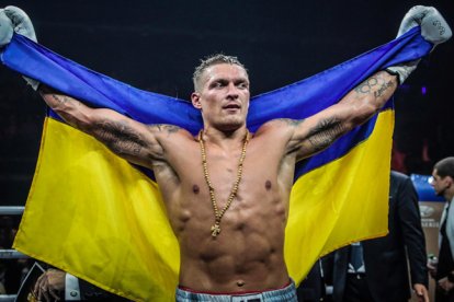 Oleksandr Usyk ha dejado su actividad como boxeador, para unirse al ejército ucraniano.