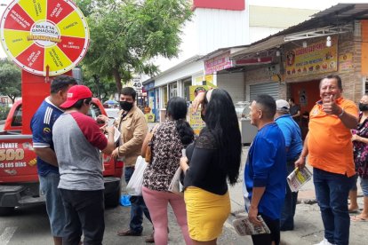 A todos les ‘picaban’ las manos para girar la ruleta de la suerte y llevarse premios.