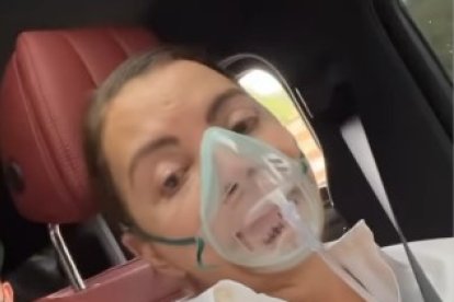 Alba Mery Balvin, mamá de J Balvin a su salida de la clínica