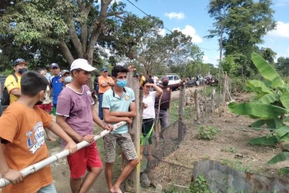Los lugareños estaban desconsolados por lo ocurrido.