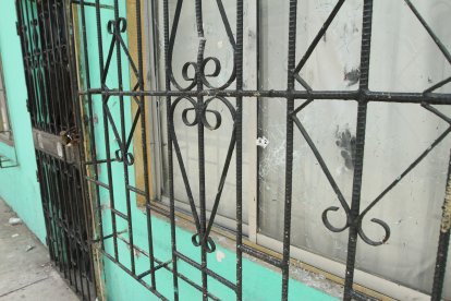 Dos hermanitos fueron baleados dentro de este inmueble del  Guasmo norte. Uno se encuentra en estado crítico.