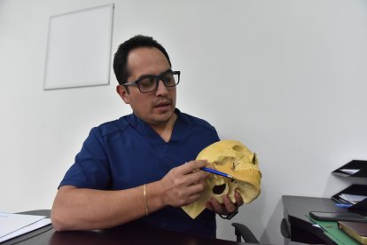 Michael Quisilema se especializó como cirujano maxilofacial en Cuba.