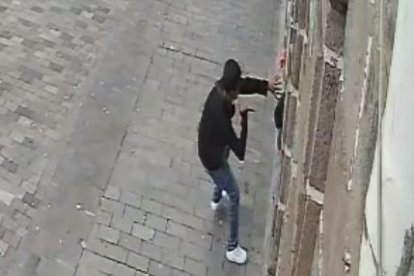 El momento de la agresión quedó registrado en un video.