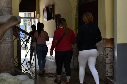 Amigas de Jéssica tienen miedo de ser agredidas por el mismo sujeto.