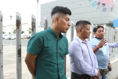 Familiares de Jonathan llegaron a la morgue para retirar sus restos.