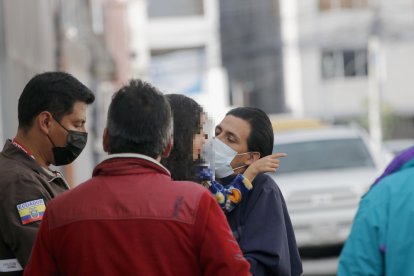 La pequeña sobreviviente señalaba el lugar donde encontró a su madre.