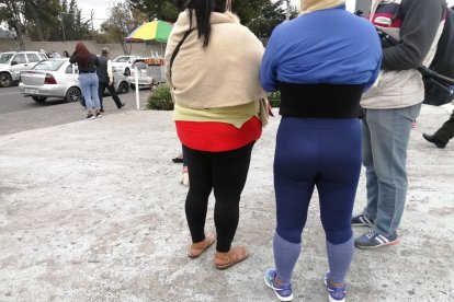 Amigas de la joven afectada también repudiaron al ataque.