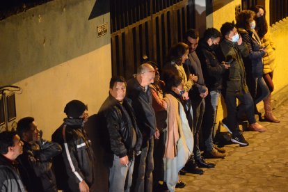 Los vecinos intentaron sofocar el incendio hasta que llegaran los bomberos.