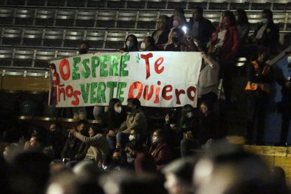 Sandra Huichay llegó desde Cuenca con su cartel.