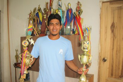 Suárez ha formado  parte de la selección tricolor en varias competencias internacionales.