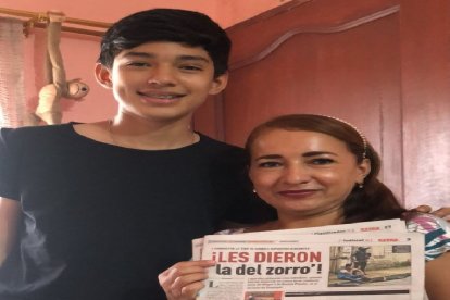 Andrea Pincay posa orgullosa con el ejemplar que le dio la 'gamba'.