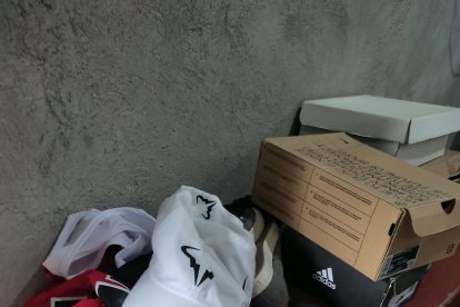 Las prendas con las que habrían quedado grabado el presunto atacante.