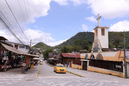 Mindo es lugar ubicado entre dos regiones, Sierra y Costa.