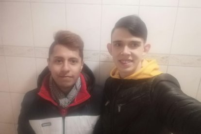 El ecuatoriano y su amigo Yarik, quien fue retenido en la frontera con Polonia.
