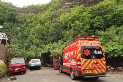 Al sitio acudieron un camión de rescate, una ambulancia y personal del Cuerpo de Bomberos.