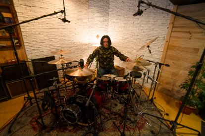 A Mario Pantoja lo que más le afecta de la vida de músico es estar lejos de su familia.