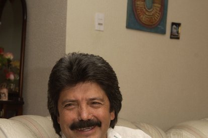 Eduardo Mosquera dice bromas sin nombre.