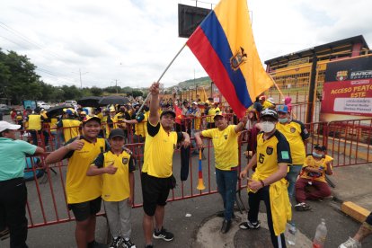 Desde las 06:00 comenzaron a llegar los hinchas de Ecuador.