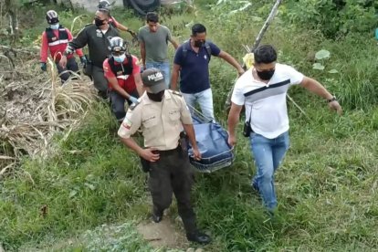 Los cuerpos fueron encontrados dentro de una casa del barrio Las Hierbitas.