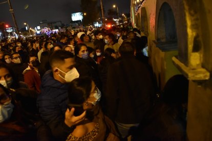 La gente abarrotó los puntos de venta de boletos para entrar.