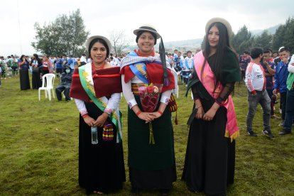 Belén Pinduisaca (i), Belén Guaminga y Brenda Casagallo fueron designadas Ñustas Bonitas.