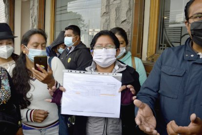Ciudadanos denunciaron que también corretean en medio del barrio residencial.