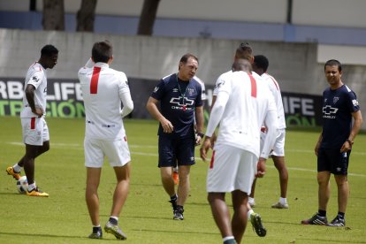 Álex Aguinaga dirigió a Liga de Quito en la temporada 2017.