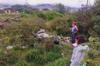 Vecinos del sector La Ecuatoriana, en el sur de Quito, están cansados de los robos. Dicen que en esos huecos incluso se produjo una violación. Y todo despuntó tras el hallazgo de un cadáver.