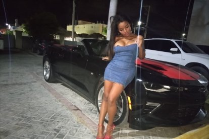 “Celebrando mi cumpleaños, en un convertible que me va despeinando”, publicó el 22 de marzo pasado.