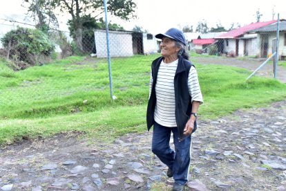 Albertina es la encargada de cuidar a su hermano.