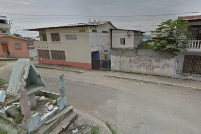 En esta calle del barrio San Rafael, sur de la ciudad de Esmeraldas, murió Cox.