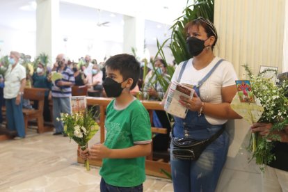 Para Elvira Salazar, su hijo es muestra de que el Cristo del Consuelo atiende los ruegos.