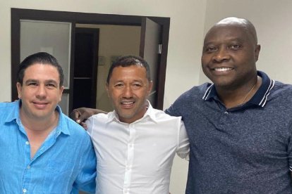 Nico Issa, Roberto Palacios y Freddy Rincón en noviembre del 2021 en Guayaquil.
