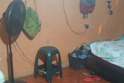 La mujer, Elizabeth Olvera, también fue acribillada. Ella era madre de un menor de edad que se encuentra herido.