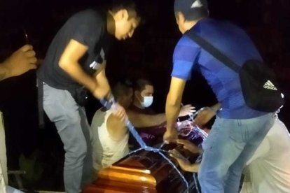 En una zona rural del cantón El Carmen, de Manabí, fue sepultado Don Naza.