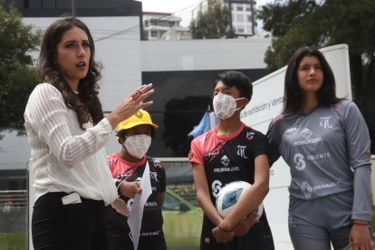 Fernanda Vásconez (i), presidenta de Ñañas, es la impulsora de esta iniciativa.