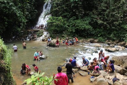 No olvides, hay muchos lugares que puedes visitar gratuitamente, como playas, cascadas, entre otros sitios turísticos.