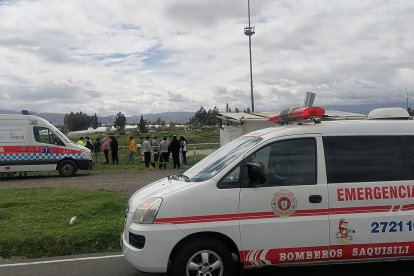 Los bomberos de Saquisilí fueron al sitio para ayudar a los afectados.