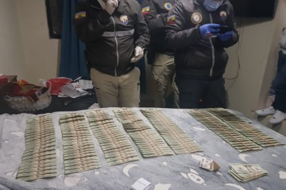El dinero incautado asciende a los 10.300 dólares.