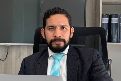 El jurista Kléber Riofrío también dio su opinión legal del tema.