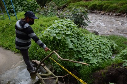 En El Rosario colocaron cintas amarillas para evitar caídas.