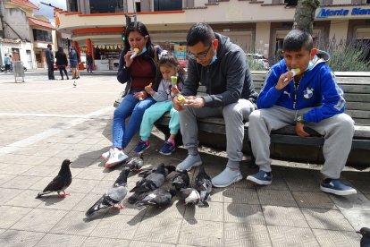En el mar estuvo la  diversión; los turistas se bañaron sin ‘paro’.
